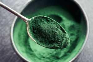 Spiruline cheveux : bienfaits, résultats et masque