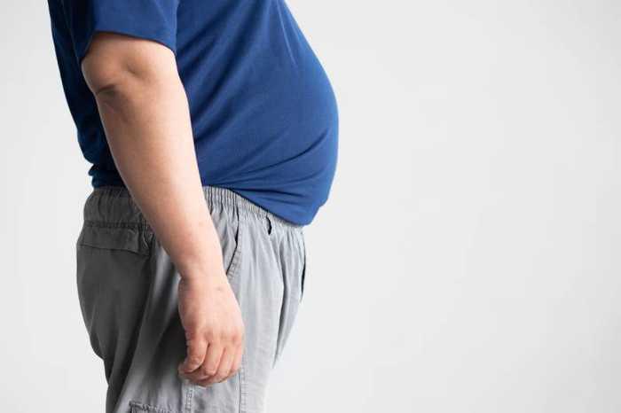 Graisse abdominale homme : comment la perdre et ses dangers